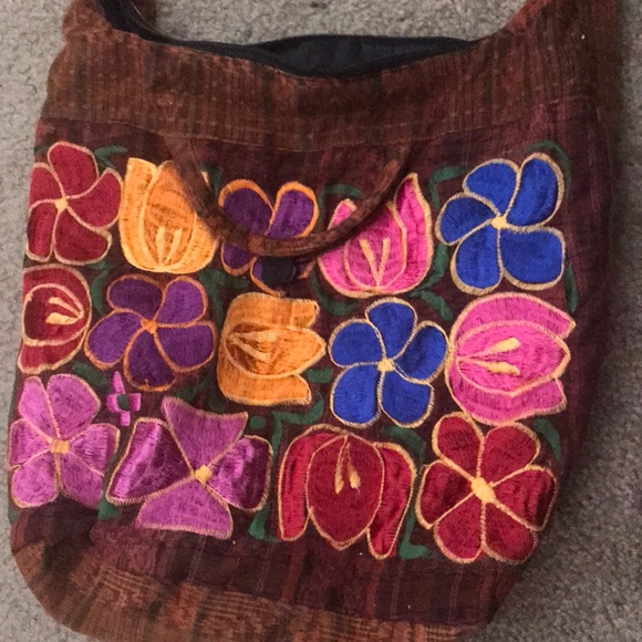 Bag with beautiful embroidery - Picture 1 of 3